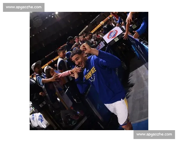 勇士对阵骑士经典回放巅峰对决全场精彩瞬间解析重温历史荣耀之战